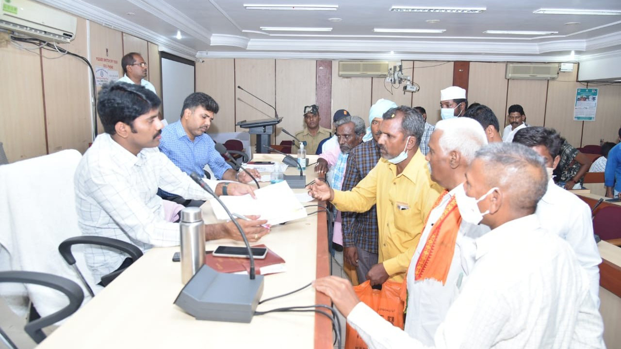 ప్రజావాణి దరఖాస్తులను ఆన్‌లైన్‌ చేయాలి