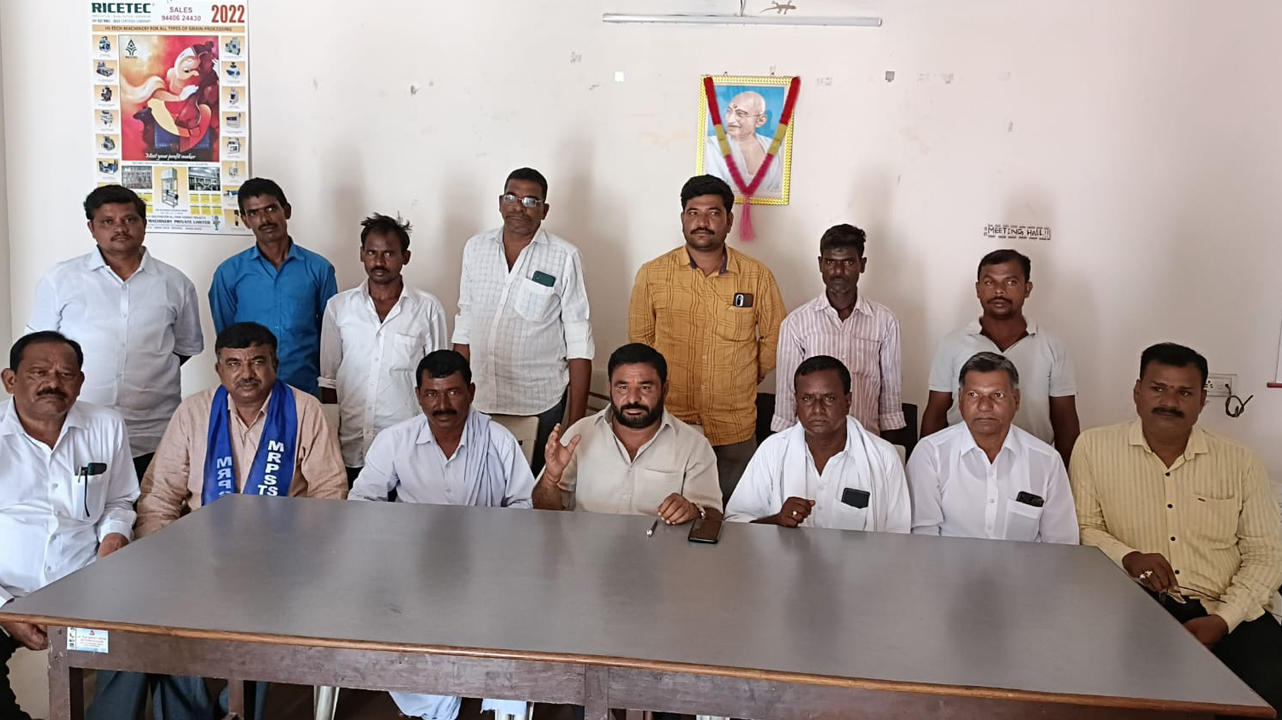 దోంచంద వీడీసీపై చర్యలు తీసుకోవాలి