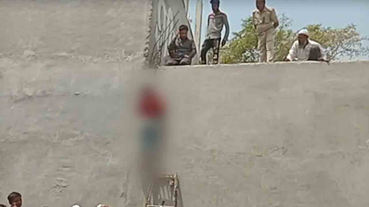 ఉద్యోగానికి వెళ్లిన మొదటి రోజే దవాఖానలో ఉరి వేసుకున్న నర్సు