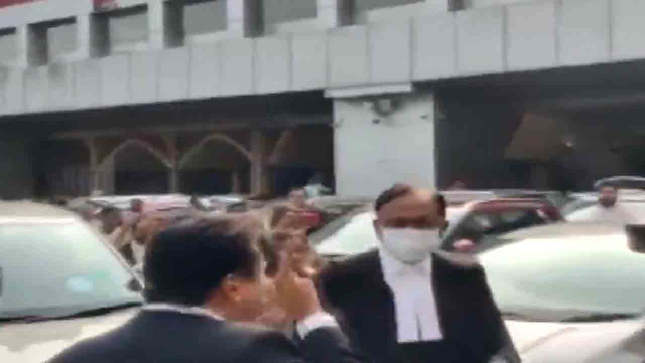 చిదంబరానికి బెంగాల్‌లో నిరసన సెగ… అడ్డుకున్న కాంగ్రెస్‌ సెల్‌ న్యాయవాదులు