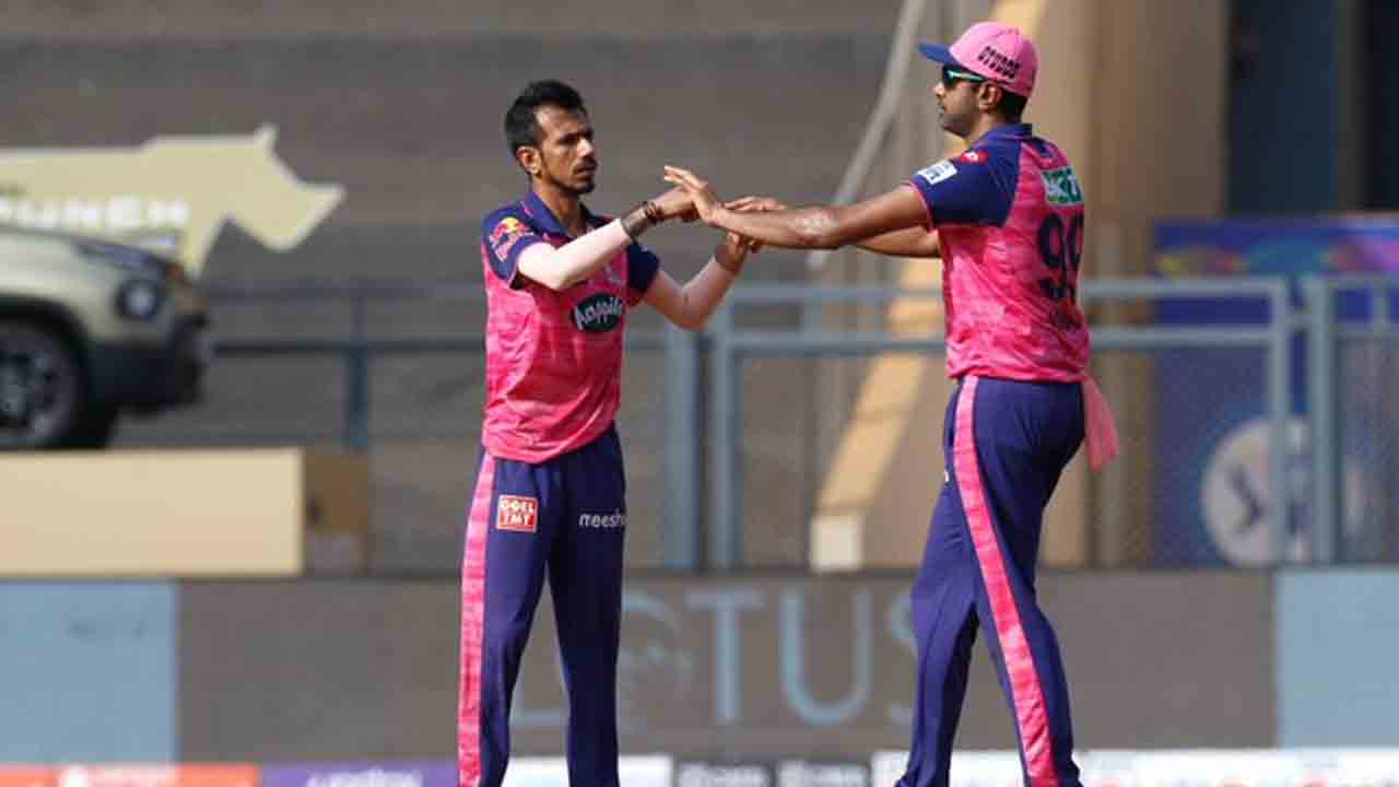 PBKS vs RR | ఒకే ఓవర్లో రెండు వికెట్లు కూల్చిన చాహల్.. బెయిర్‌స్టో అవుట్