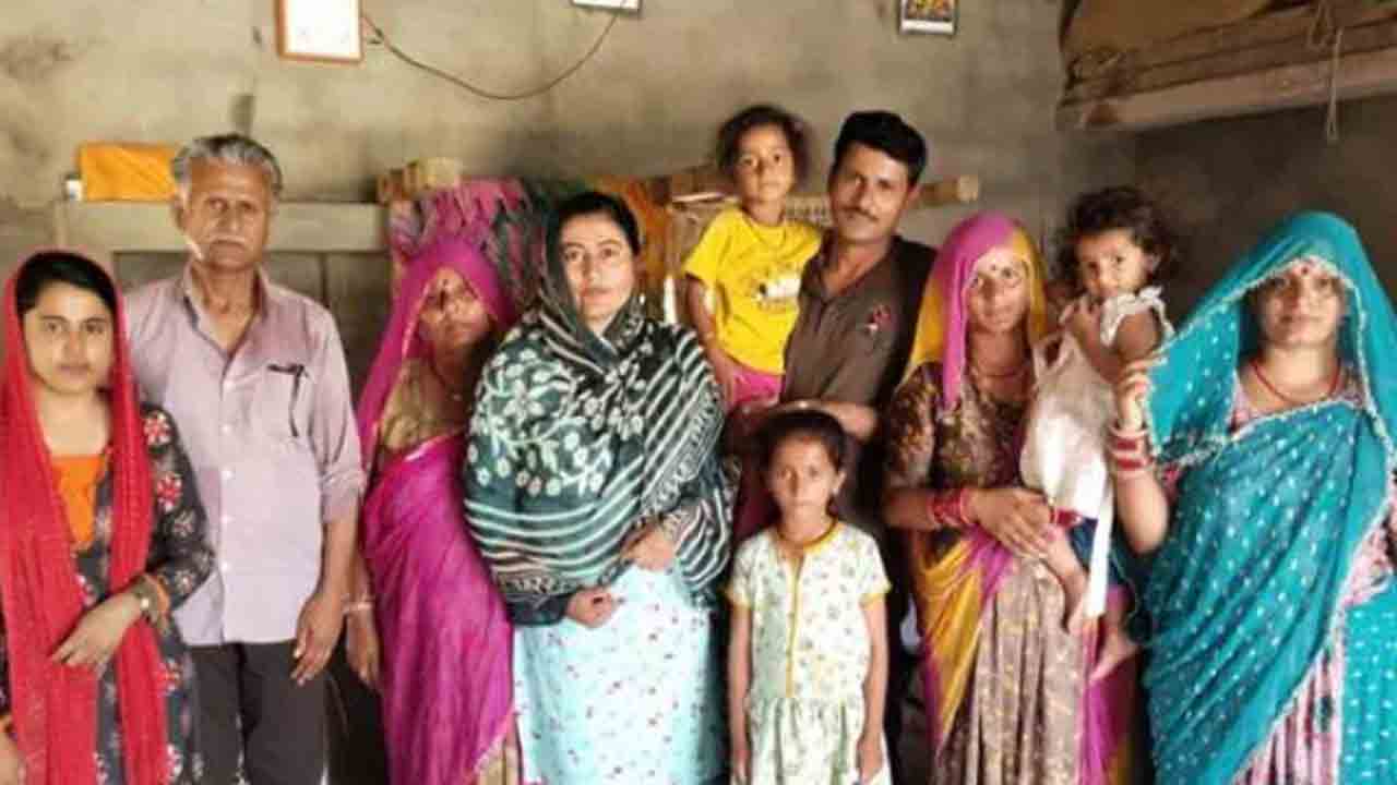 వేధింపులు తాళలేక… భారత్‌ చేరిన పాక్‌ హిందూ దళిత కుటుంబం