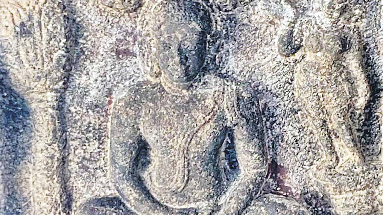 అలంపూర్‌లో అమితాభ బుద్ధుడి విగ్రహాలు