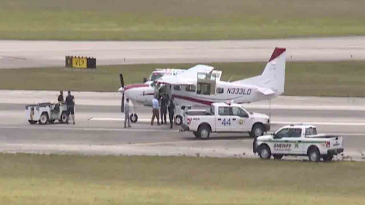 పైలట్‌ అస్వస్థత… విమానాన్ని సురక్షితంగా ల్యాండ్‌ చేసిన ప్రయాణికుడు