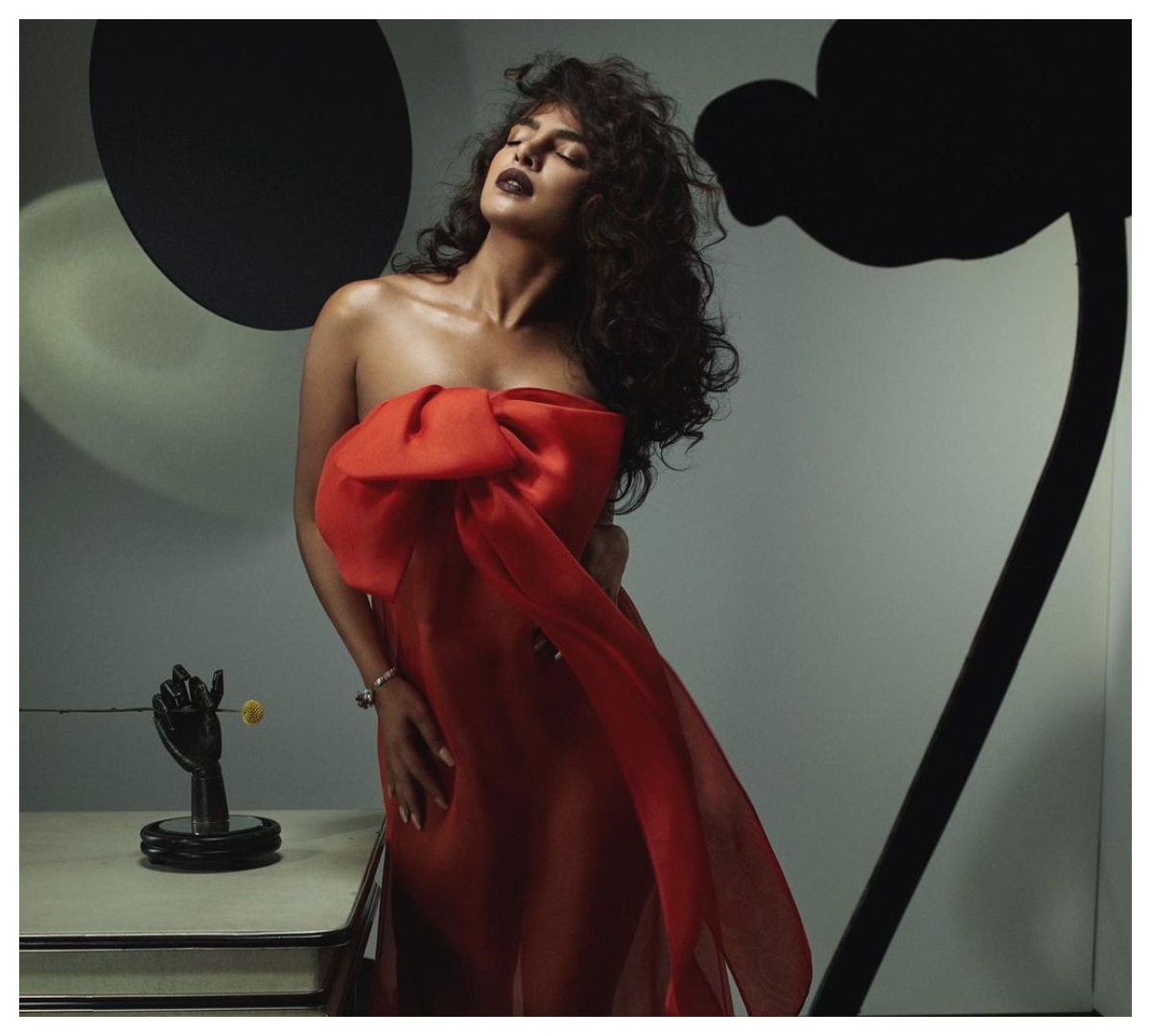 Priyanka Chopra | గ్లామ‌ర్ షోతో హీటెక్కిస్తున్న‌ గ్లోబ‌ల్ బ్యూటీ ప్రియాంక చోప్రా..