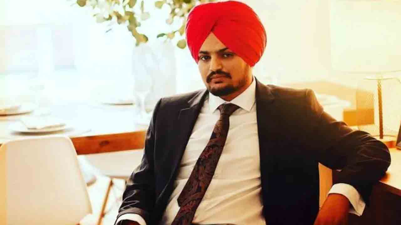 భద్రత ఉపసంహరణ… కాల్పుల్లో పంజాబీ గాయకుడు సిద్ధూ మృతి