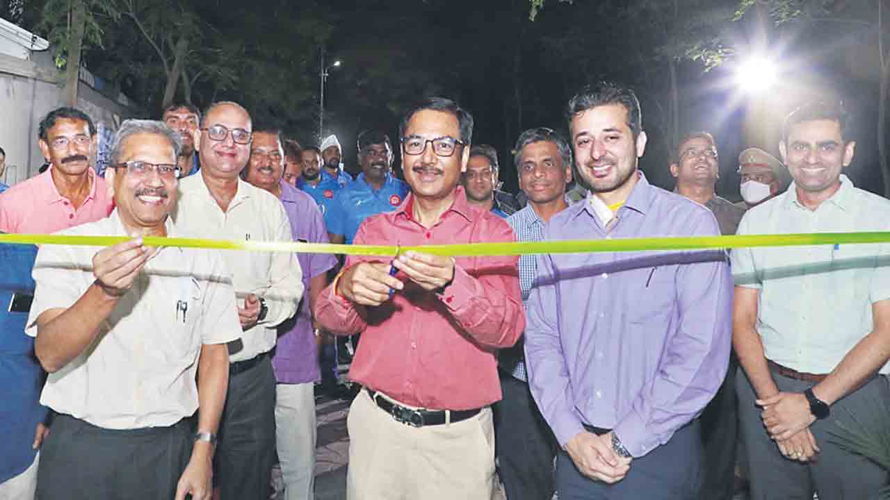 రైల్వే స్పోర్ట్స్‌ కాంప్లెక్స్‌లో బీచ్‌వాలీబాల్‌ కోర్టు