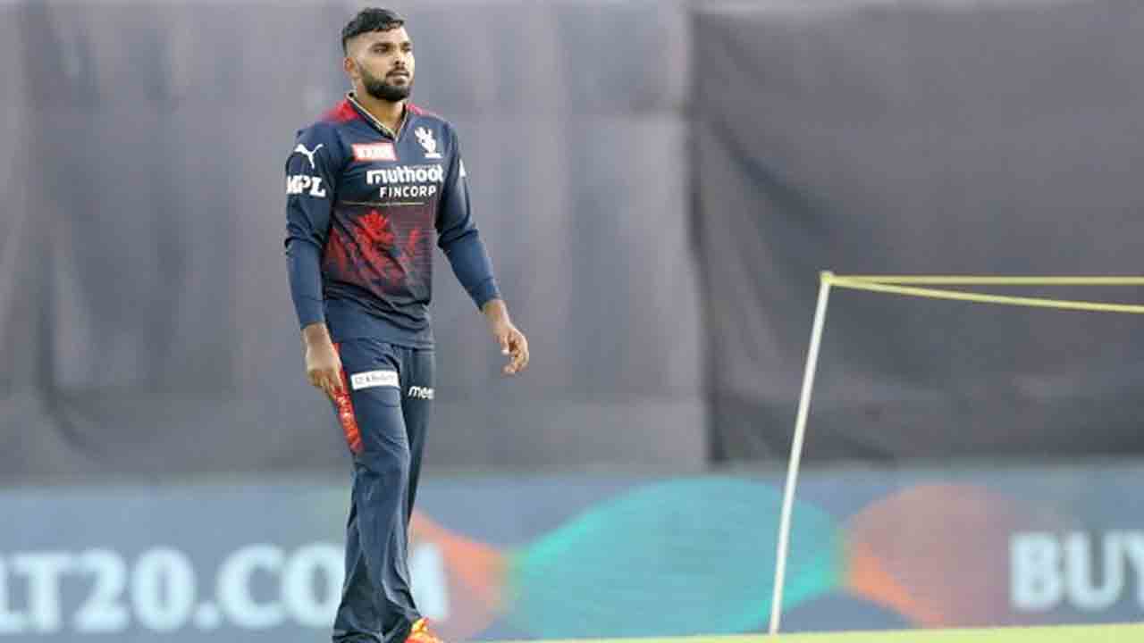 RCB vs PBKS | టాస్ గెలిచి ఫీల్డింగ్ ఎంచుకున్న బెంగళూరు.. గెలిస్తే నేరుగా ప్లేఆఫ్స్‌కే..