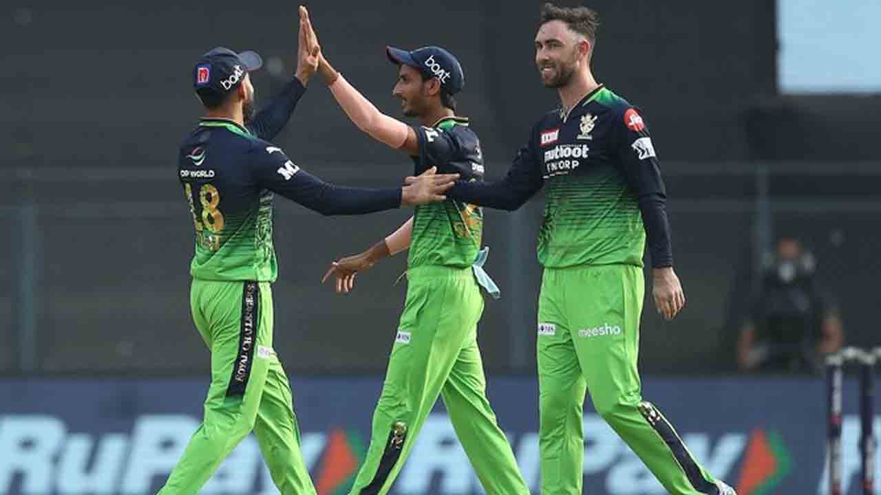 RCB vs SRH | సన్‌రైజర్స్ ఓపెనర్లు ఇద్దరూ డకౌట్.. బంతితో అదరగొట్టిన మ్యాక్స్‌వెల్