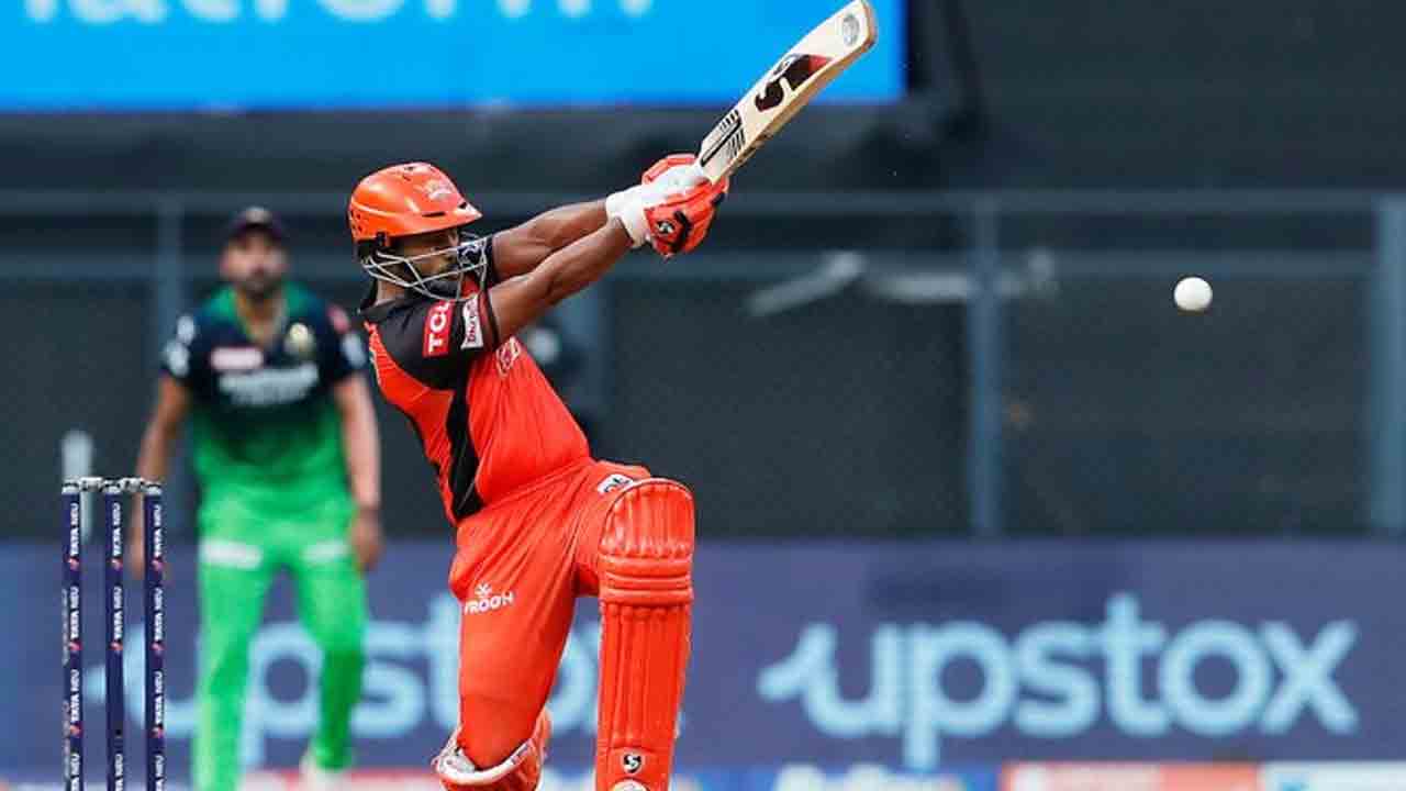 RCB vs SRH | త్రిపాఠీ కూడా అవుట్.. ఓటమి అంచుల్లో సన్‌రైజర్స్