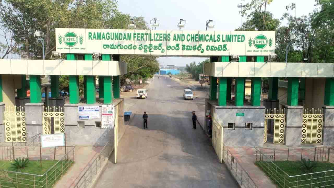 ఆర్ఎఫ్సీఎల్లో యూరియా ఉత్పత్తి ప్రారంభం