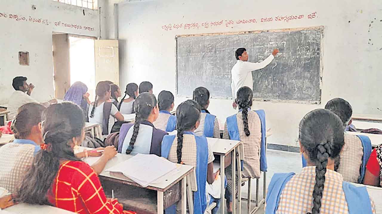 పదిలో వంద శాతం ఉత్తీర్ణతే లక్ష్యం