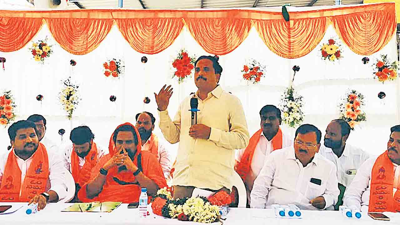 బసవేశ్వరుడి అడుగుజాడల్లో నడువాలి