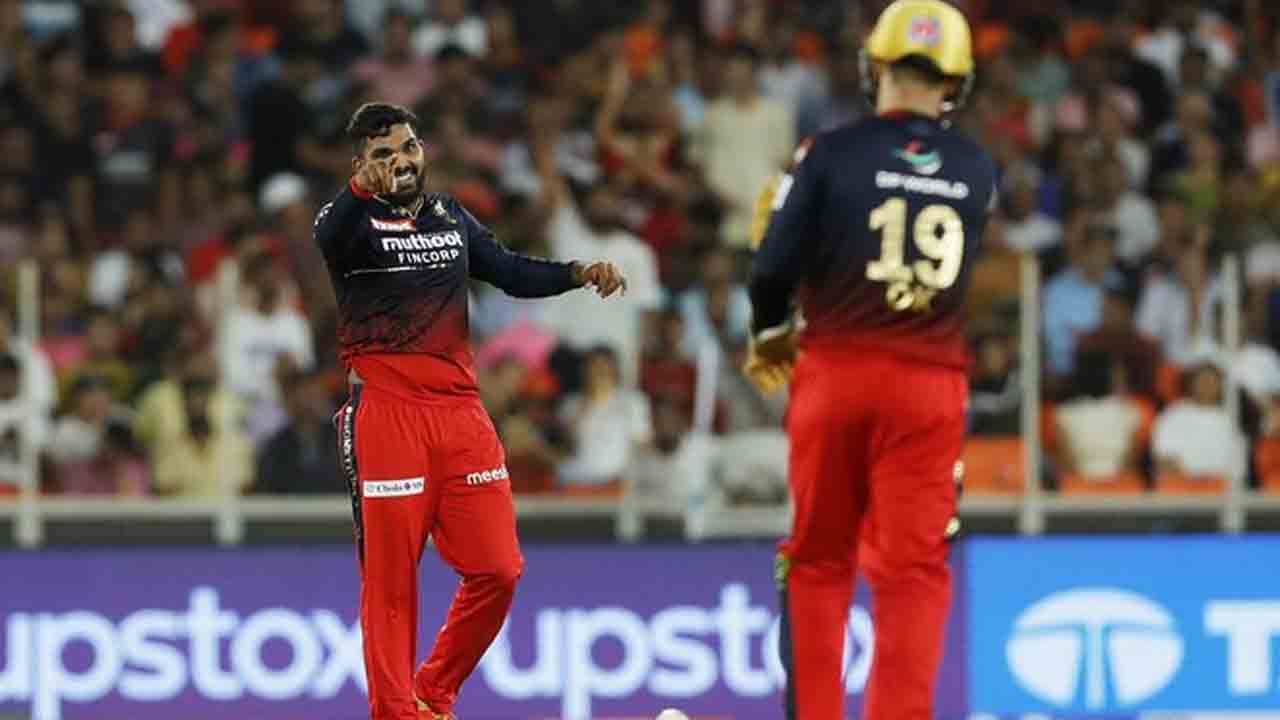RR vs RCB | రెండో వికెట్ కోల్పోయిన రాజస్థాన్.. సంజూ శాంసన్ అవుట్