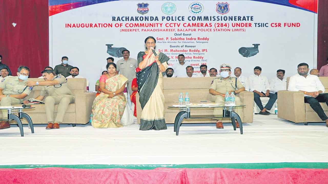 నిఘా నేత్రాలతో.. తగ్గుతున్న నేరాలు