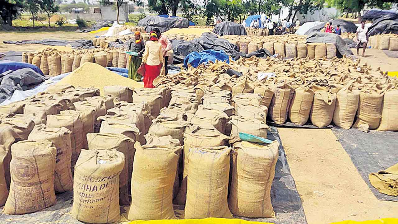 జోరుగా ధాన్యం కొనుగోళ్లు
