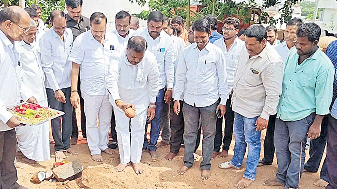 ఆలయాల అభివృద్ధికి ప్రభుత్వం కృషి
