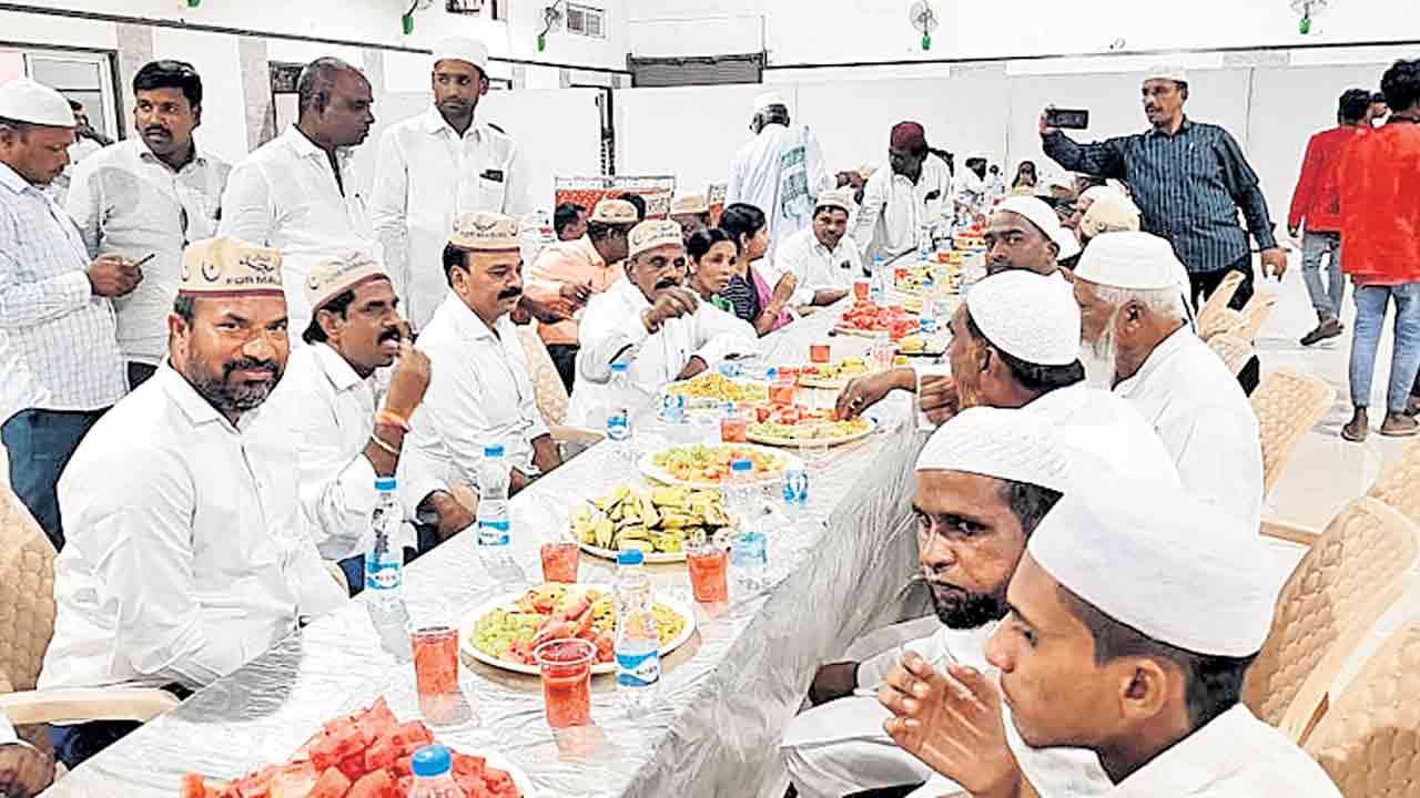 స్వరాష్ట్రంలో సర్వమతాలకు సమ ప్రాధాన్యం