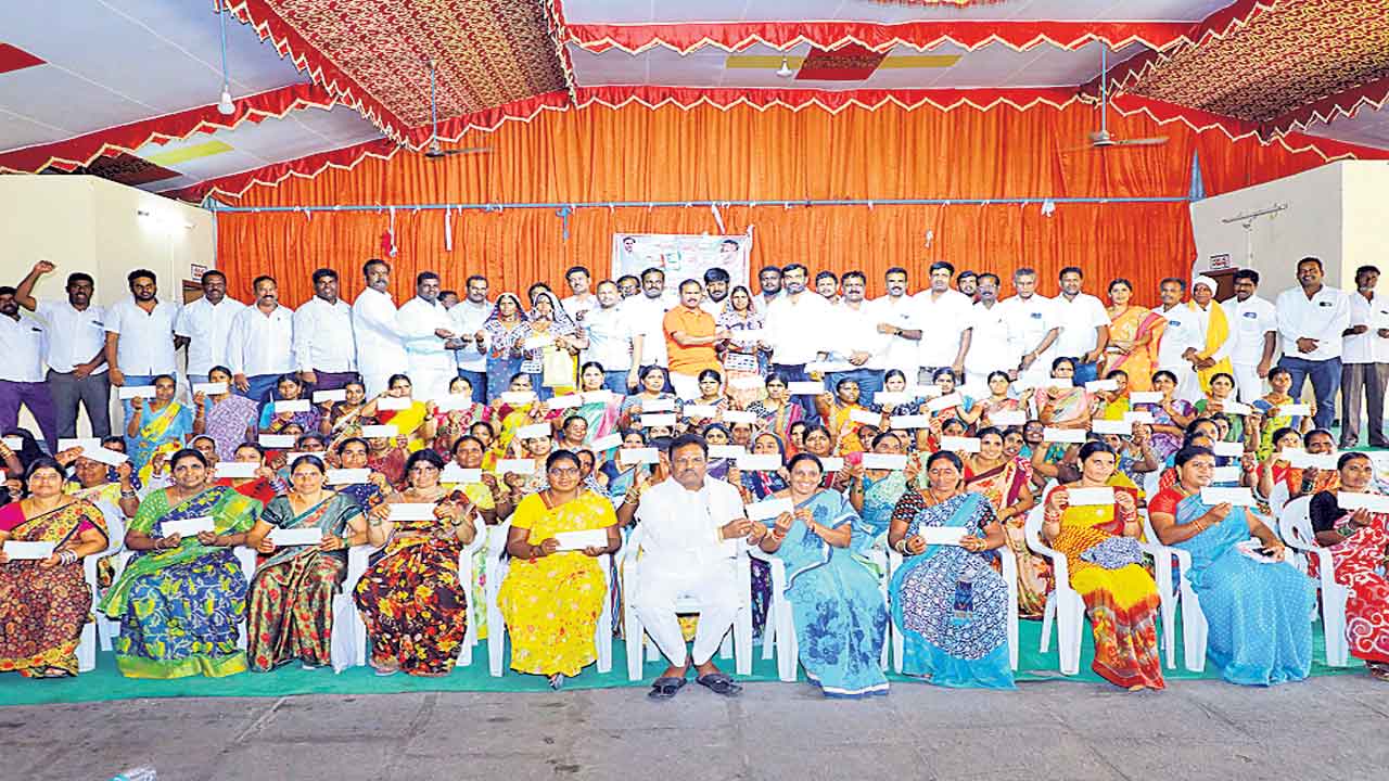 ప్రజా సంక్షేమానికి ప్రభుత్వం పెద్దపీట