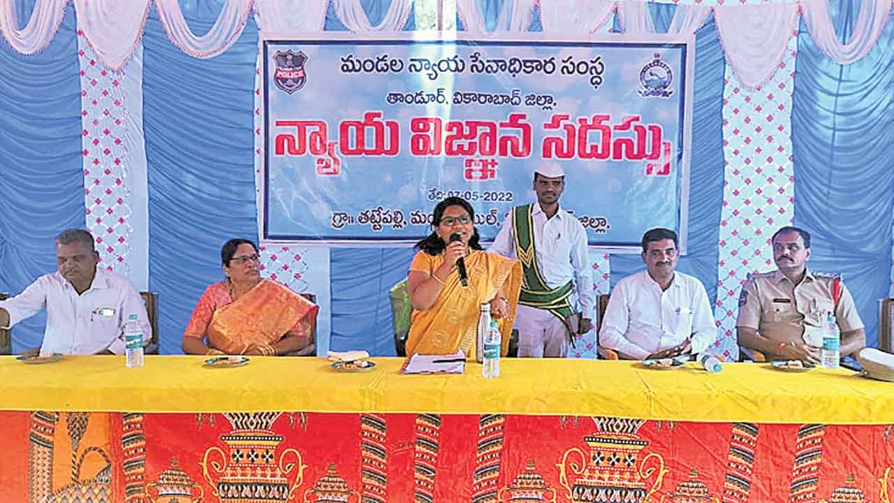 చట్టాలపై అవగాహన కలిగి ఉండాలి