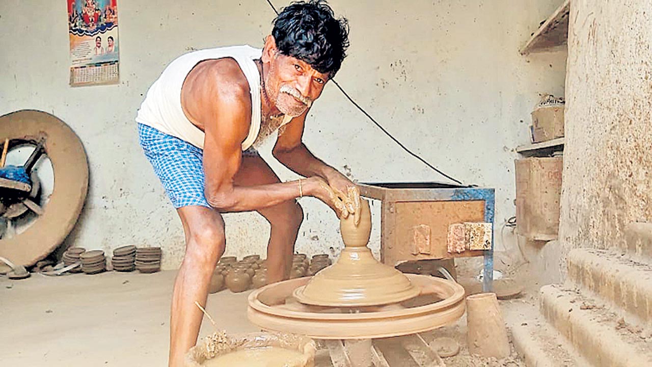 కుండల తయారీకి కేరాఫ్గా జాపాల గ్రామం