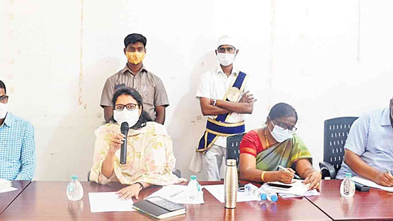 భుముల సర్వేను త్వరగా పూర్తి చేయాలి