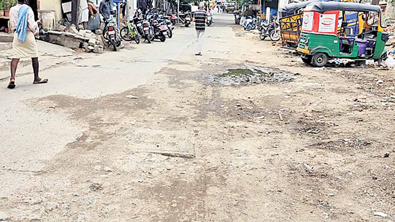 నిధులున్నాయి..పనులు ప్రారంభించండి