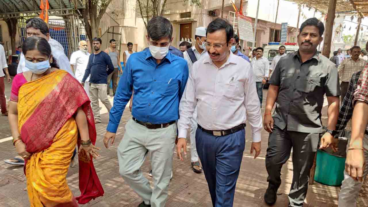 వేముల‌వాడ రాజ‌న్న‌ను ద‌ర్శించుకున్న ఆర్టీసీ ఎండీ స‌జ్జ‌నార్