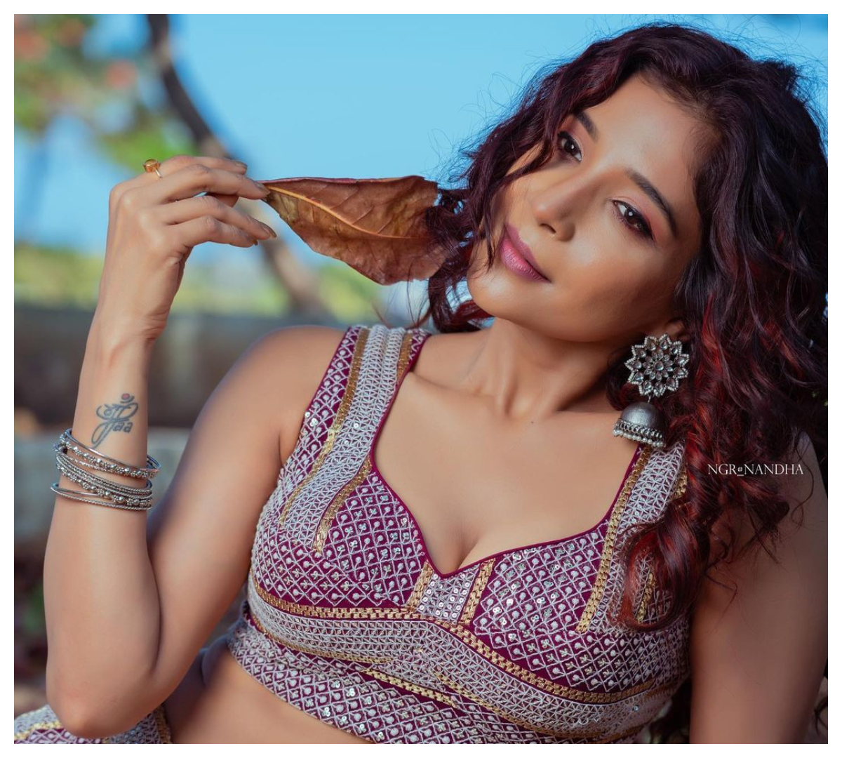Sakshi Agarwal | లంగా ఓణీలో అందాల వ‌ల వేస్తున్న‌ సాక్షి అగర్వాల్..