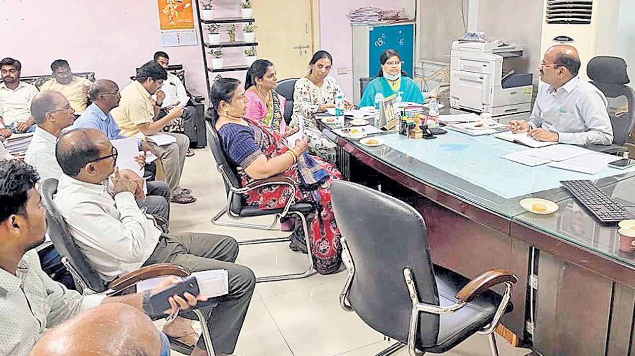 పట్టణ ప్రగతి కార్యాచరణపై సమీక్ష