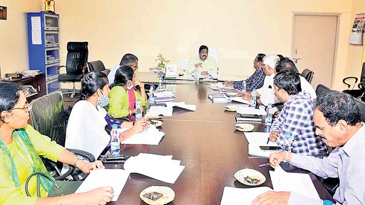 అనుమతులు ఇవ్వాలి