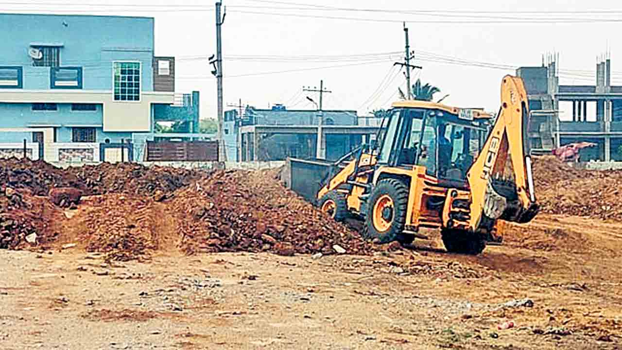 అన్నీ ఒక్క చోటే..