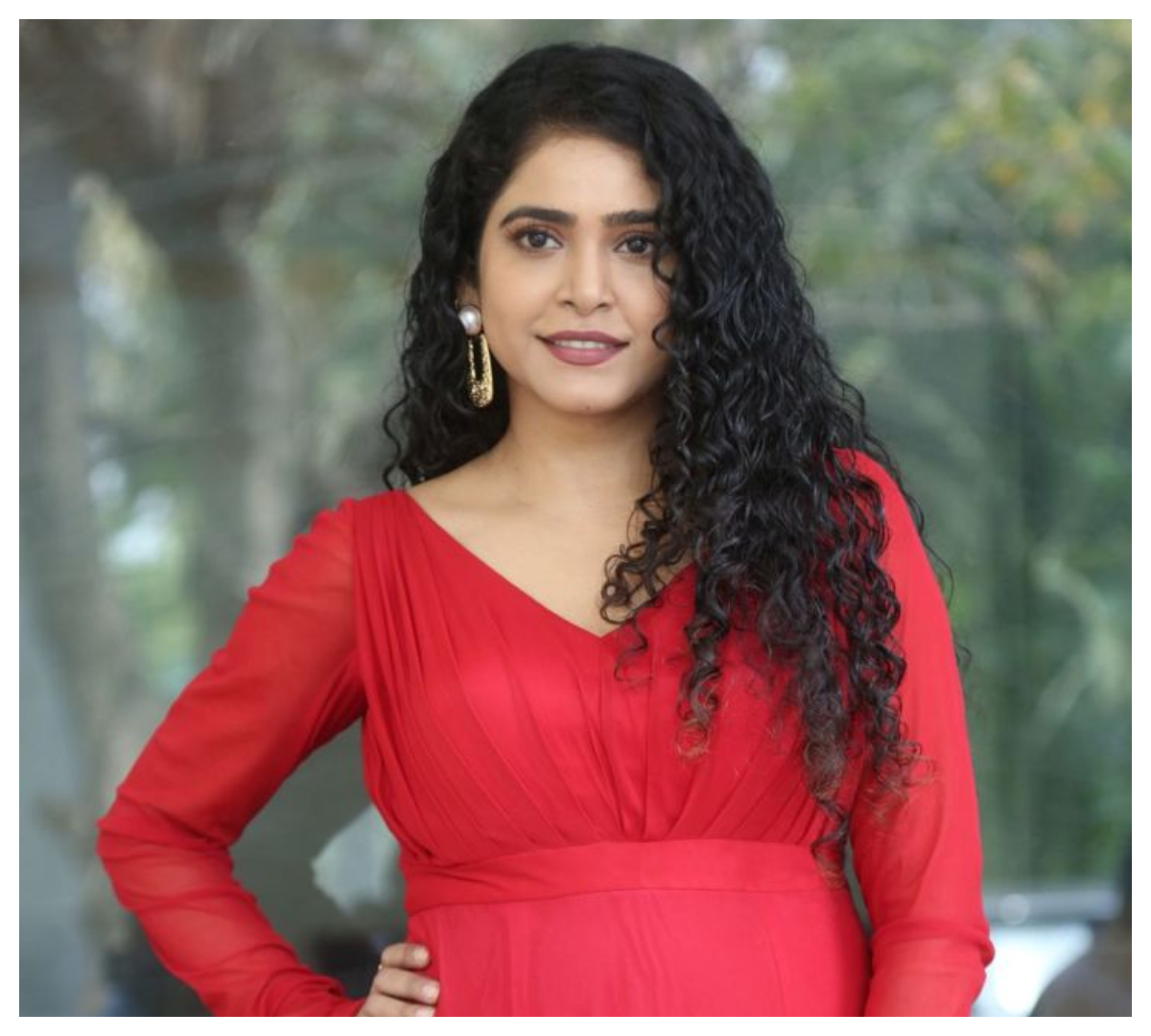 Sonakshi Varma | ధగడ్ సాంబా మూవీ ట్రైలర్ లాంచ్ ఈవెంట్‌లో సోనాక్షి వర్మ..