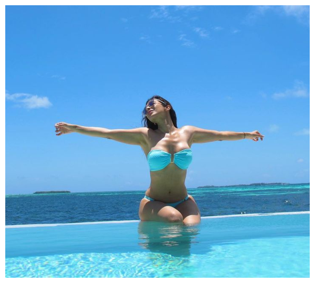 Sophie Choudry | బికినీ అందాల‌తో క‌నువిందు చేస్తున్న‌ సోఫీ చౌదరి..