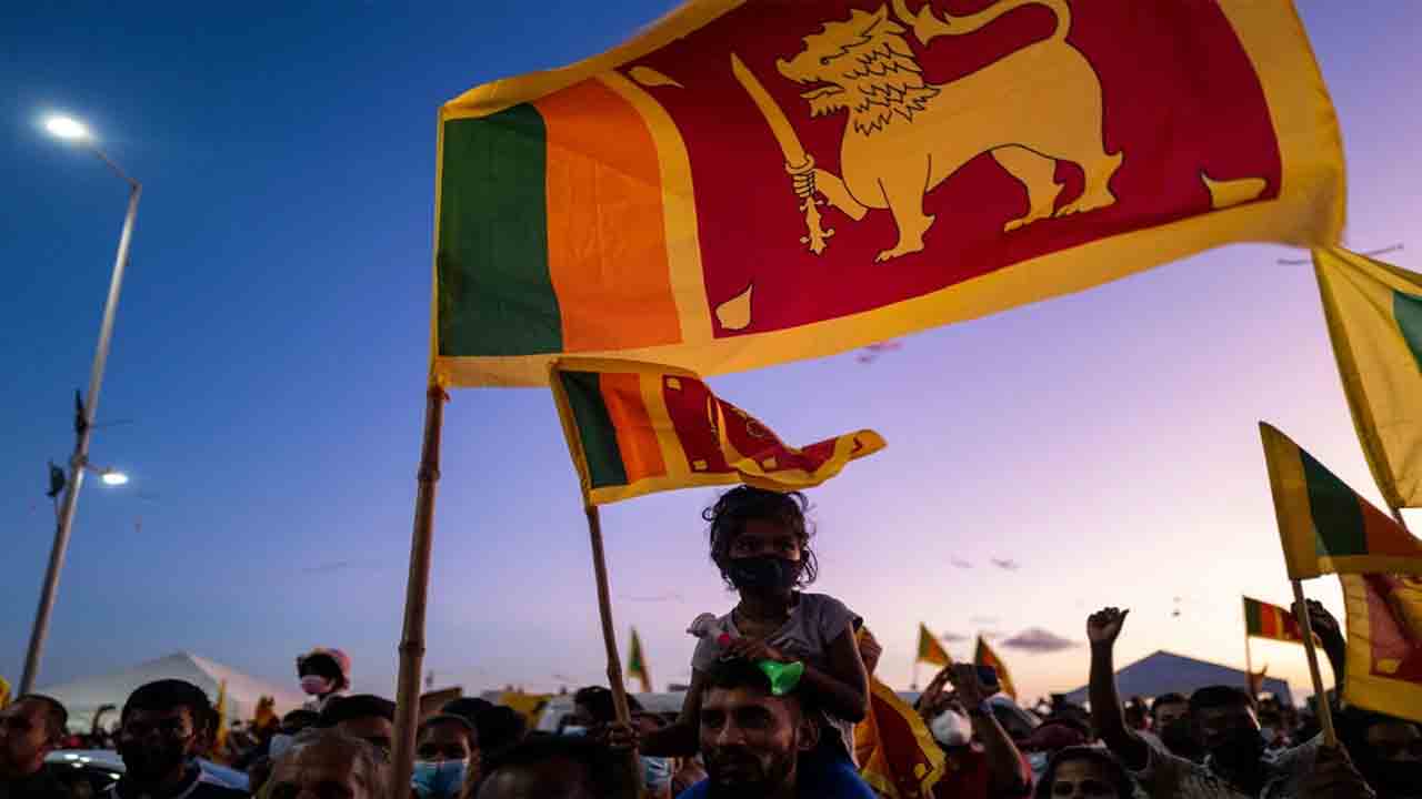 Sri Lanka | రాజపక్స సోదరులకు పదవీగండం.. రేపు అవిశ్వాస తీర్మానం ప్రవేశపెట్టనున్న ప్రతిపక్షాలు