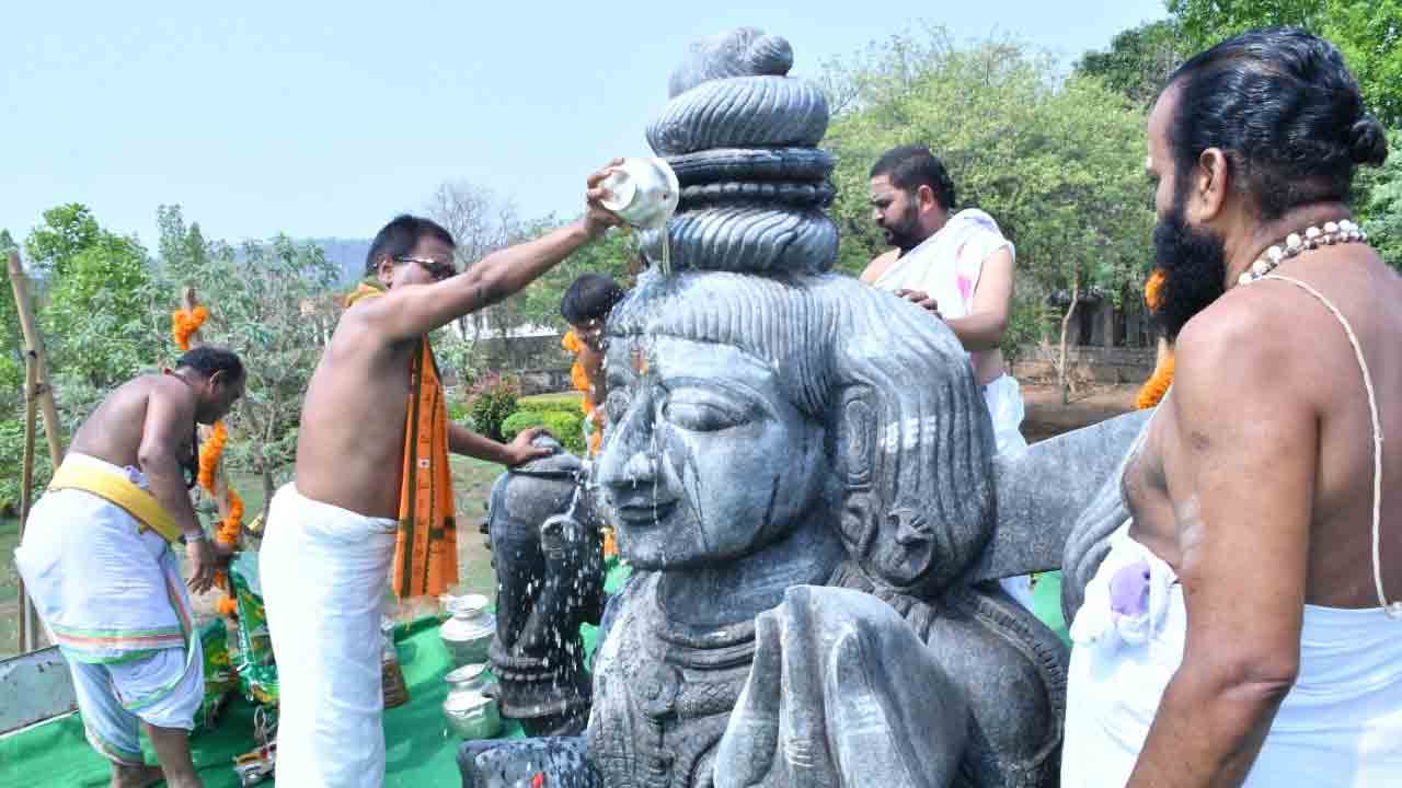 శ్రీశైలంలో ఘనంగా ఆరుద్ర నక్షత్ర పూజలు