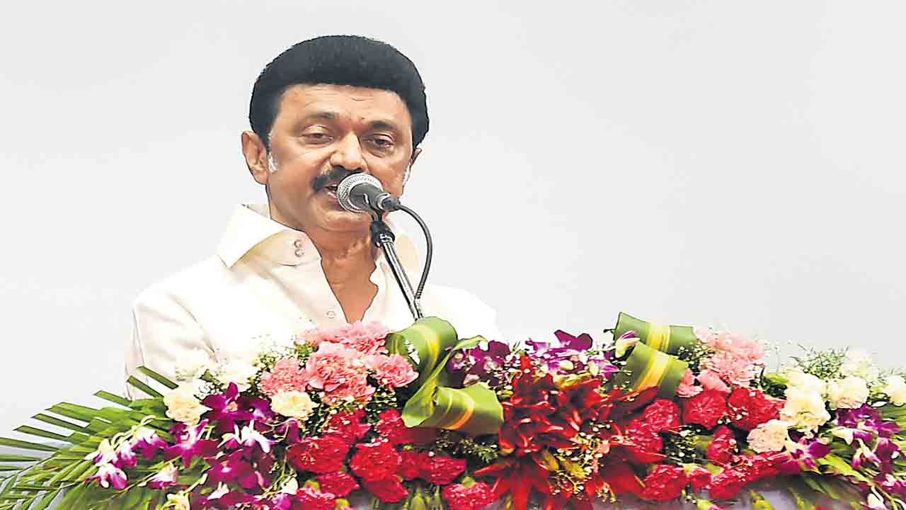 కేంద్రంలో అధికార భాషగా తమిళం