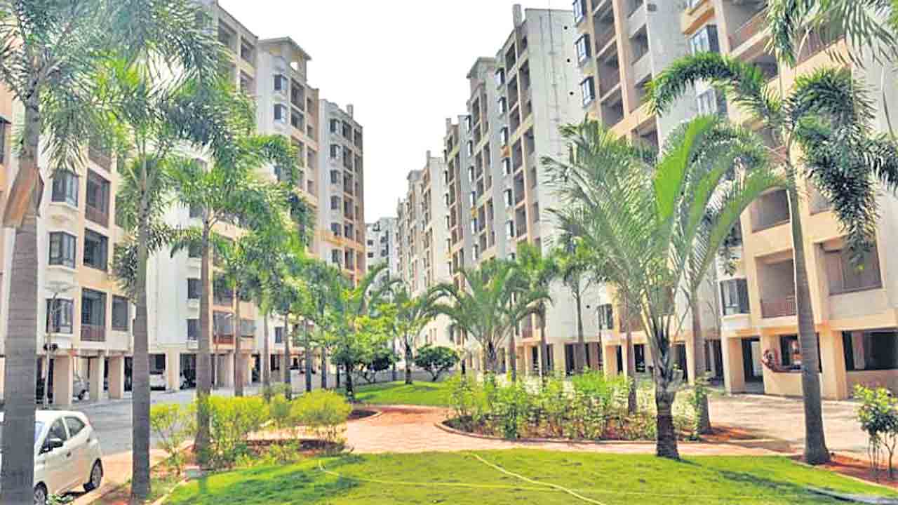 అమ్మకానికి స్వగృహ ఫ్లాట్లు