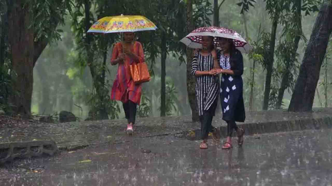 తెలంగాణ‌లో మరో మూడు రోజులు భారీ వర్షాలు