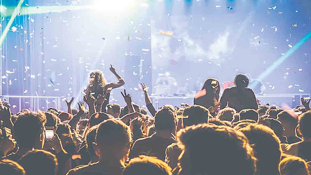 రాత్రి పది తర్వాత పబ్స్‌ నుంచి సౌండ్‌ వస్తే చర్యలు.. పోలీసులకు హైకోర్టు ఆదేశం