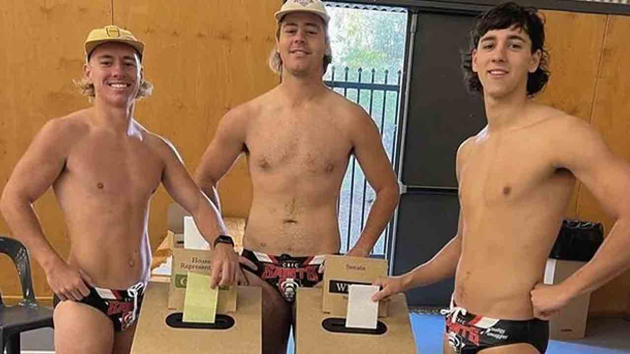 Voting | అండర్‌వేర్లలో వచ్చి ఓట్లు వేసిన యువత.. ఎక్కడంటే?