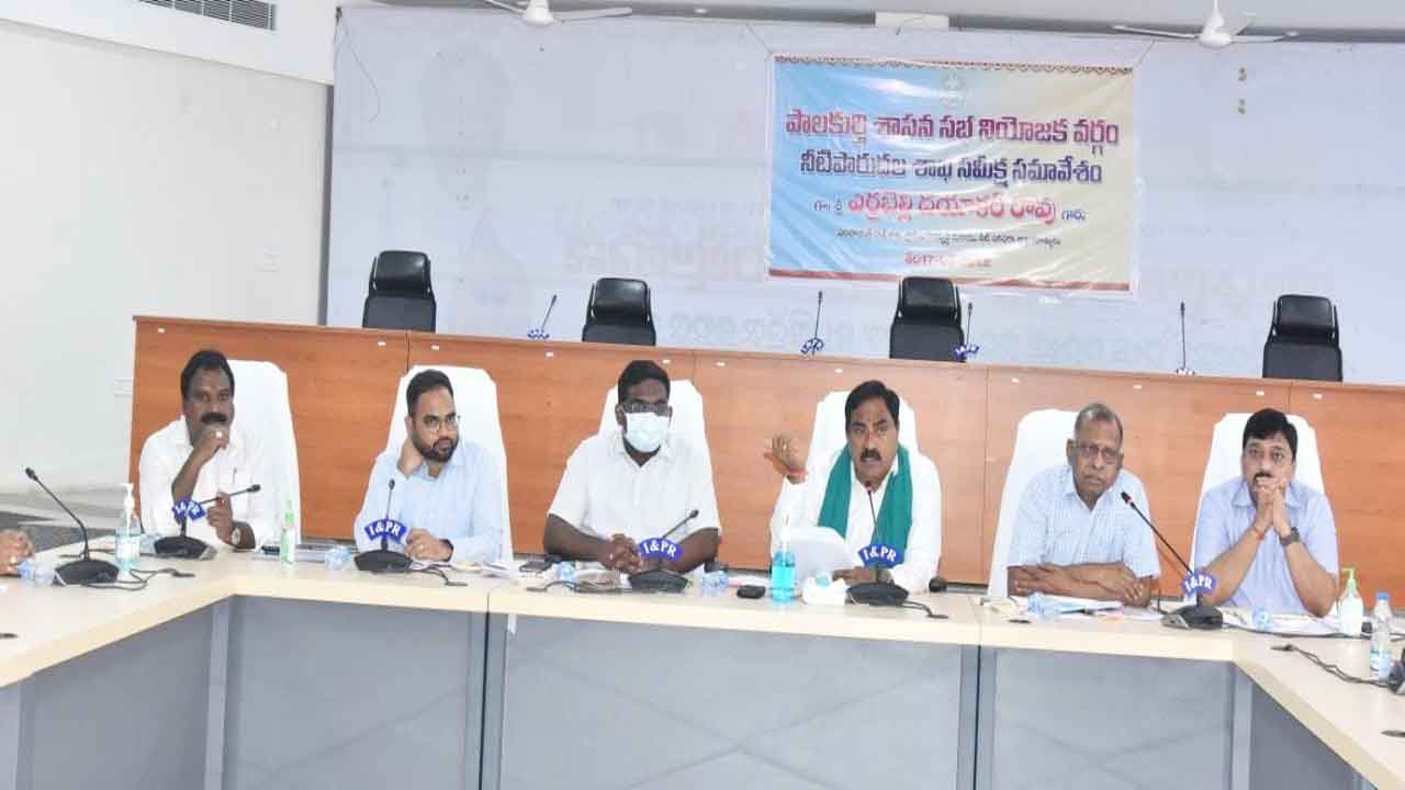 ప్రతి గ్రామానికి సాగునీరు అందాలి