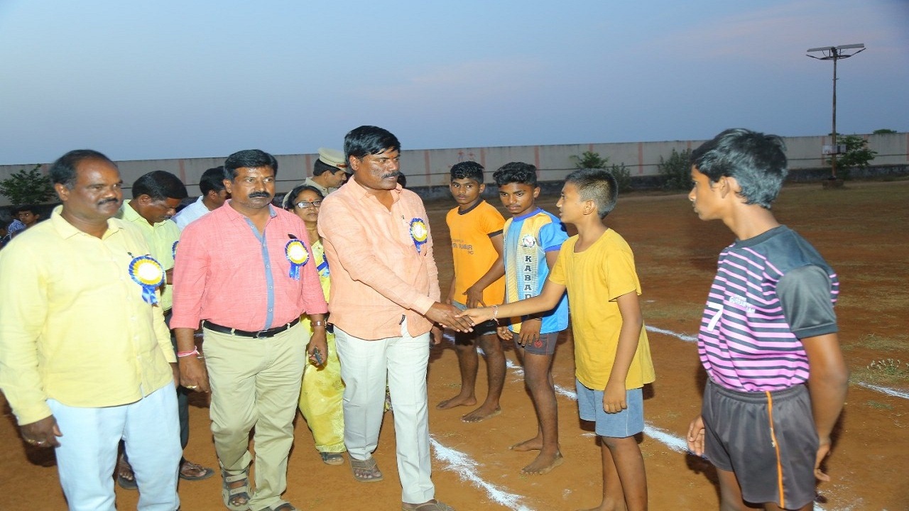 క్రీడాకారులు మెళకువలు నేర్చుకోవాలి