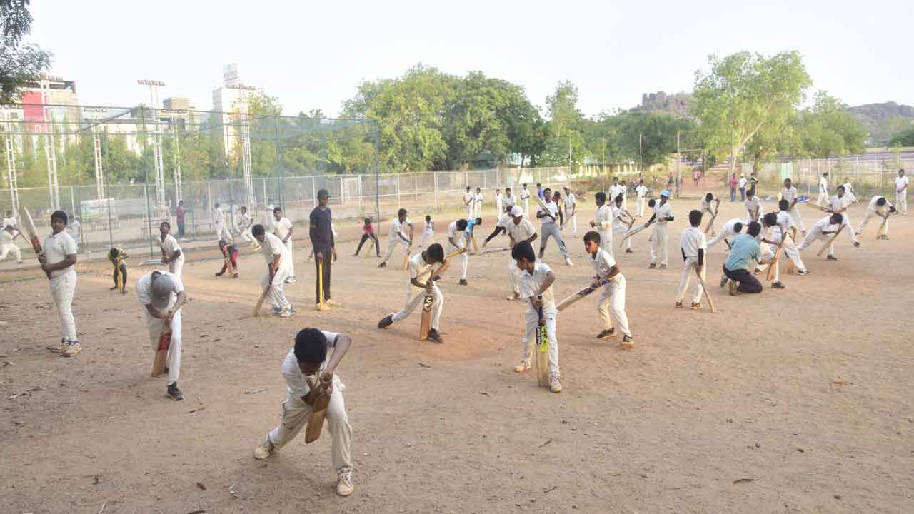 వేసవి శిక్షణా శిబిరాల్లో చిన్నారుల సందడి