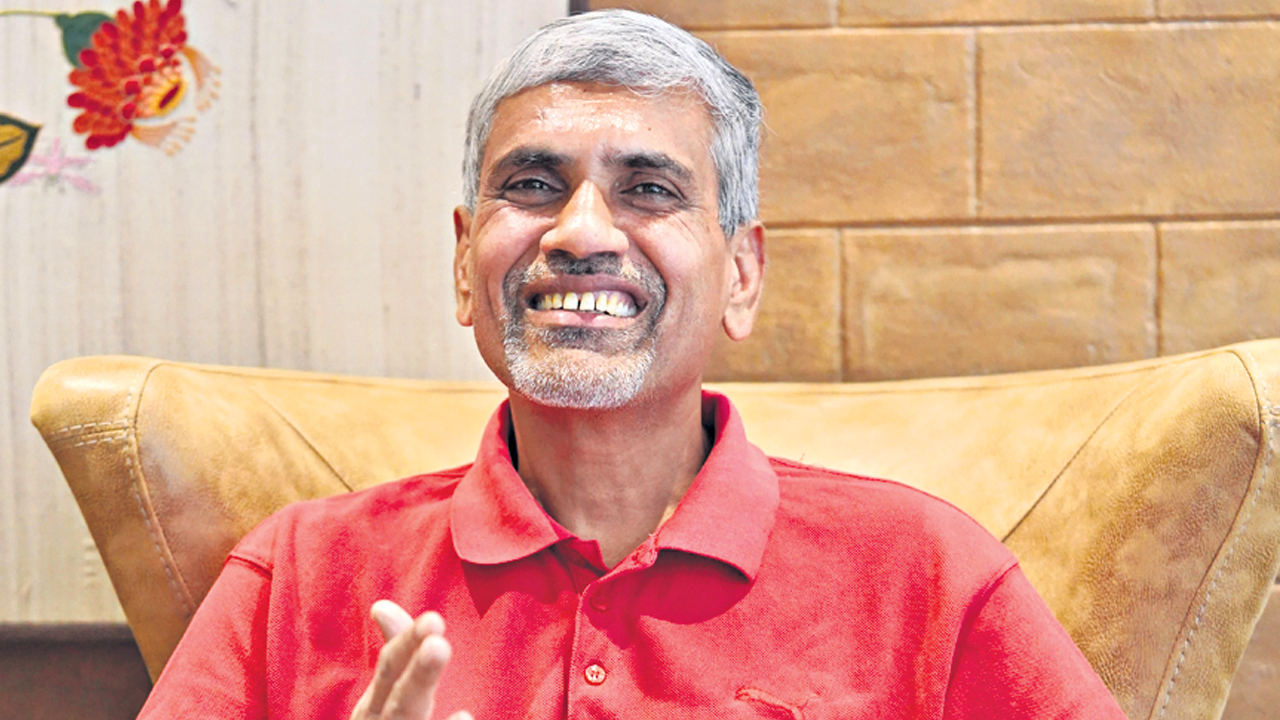 హైదరాబాద్‌లో ‘పడ’ అసలు కలెక్టర్‌!