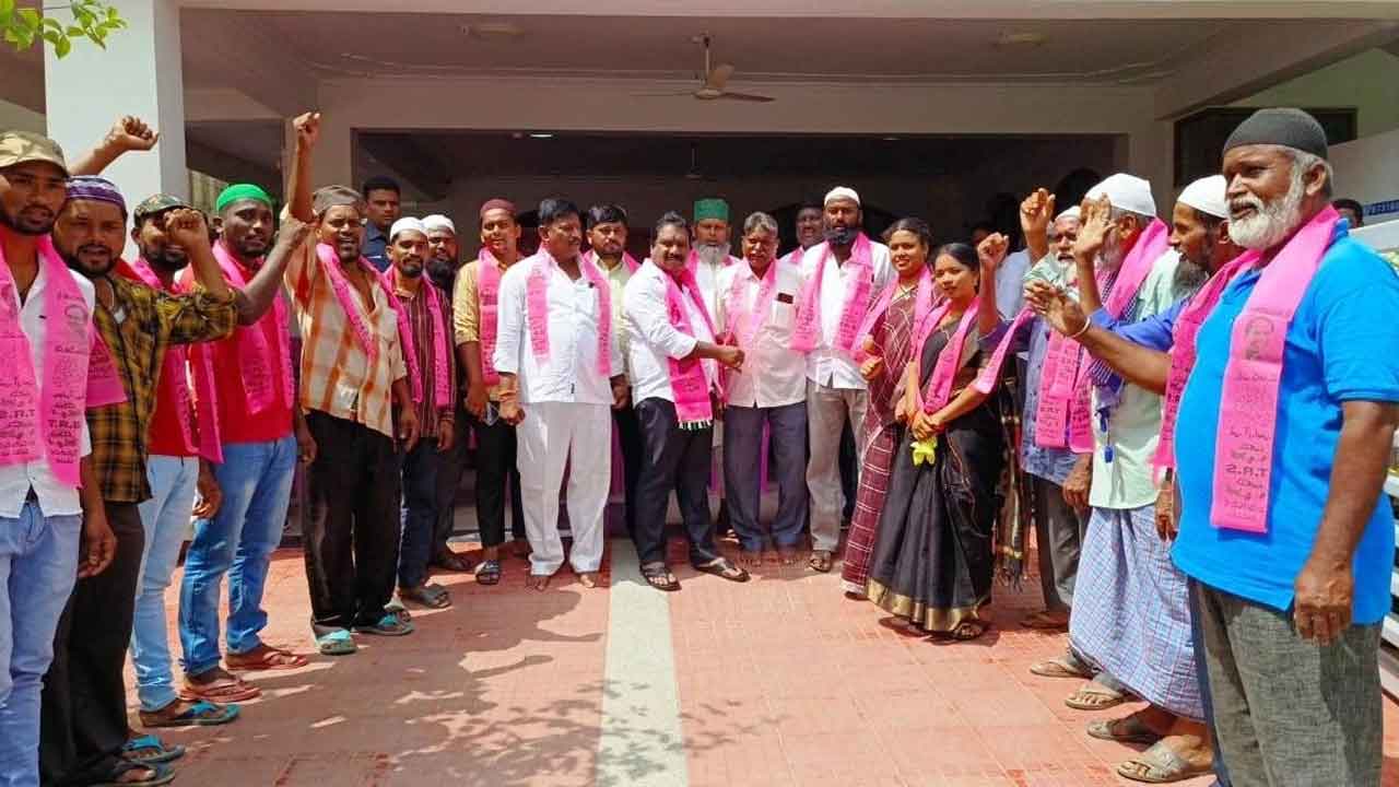 పనితీరుతోనే ప్రజల్లో ఆదరణ