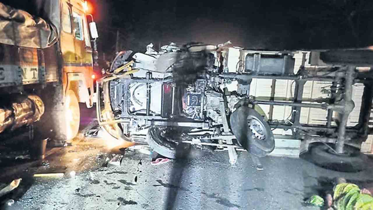 పల్నాడులో ఘోర ప్రమాదం.. ఆరుగురు దుర్మరణం