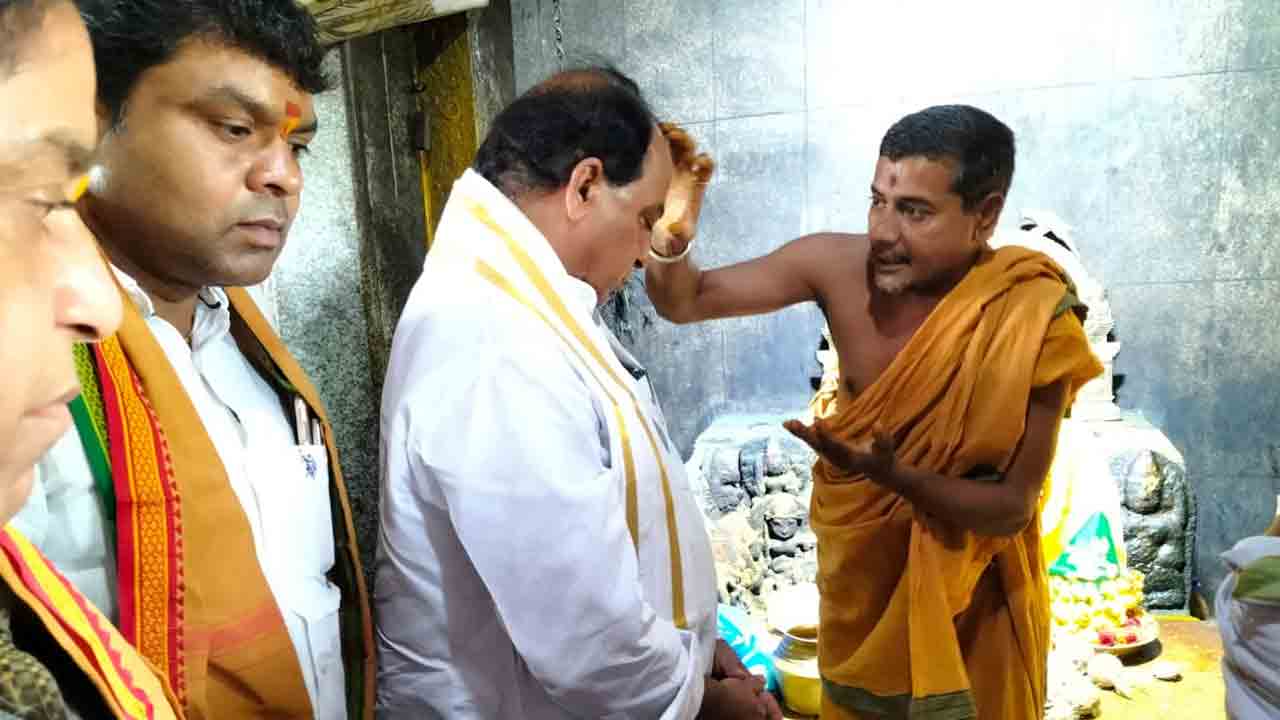 రూ.11 కోట్లతో అడెల్లి పోచమ్మ ఆలయ పునర్నిర్మాణం : మంత్రి ఐకే రెడ్డి