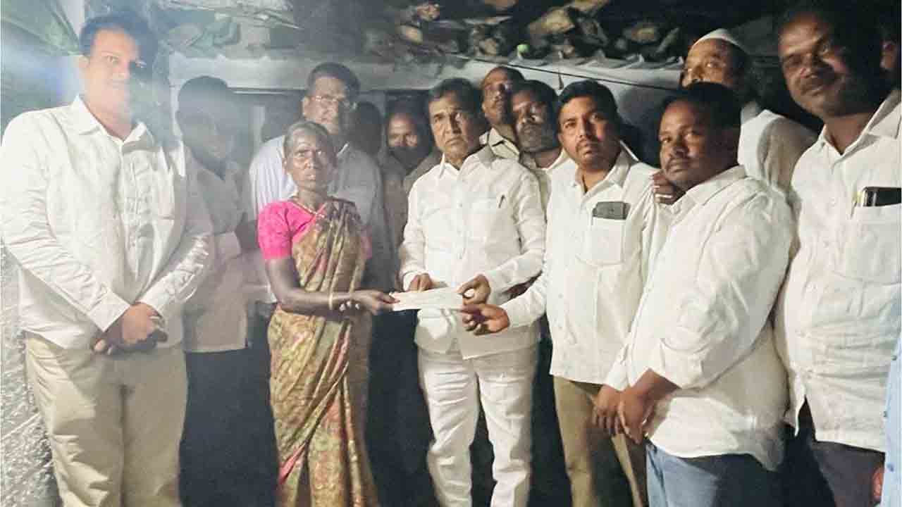 యువత సన్మార్గంలో నడవాలి : ఎమ్మెల్యే అంజయ్య యాదవ్‌