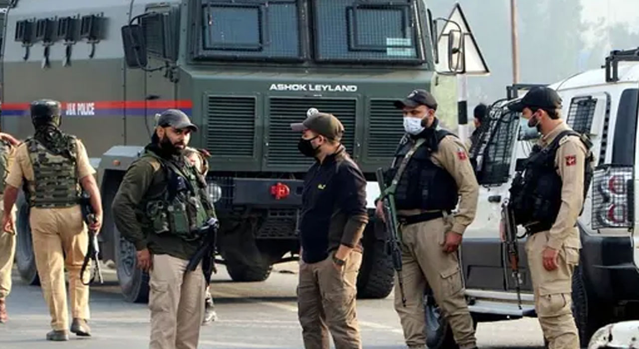 ‘మోస్ట్‌వాంటెండ్’ ఉగ్ర‌వాదిని మ‌ట్టుబెట్టిన జ‌మ్మూ క‌శ్మీర్ పోలీసులు